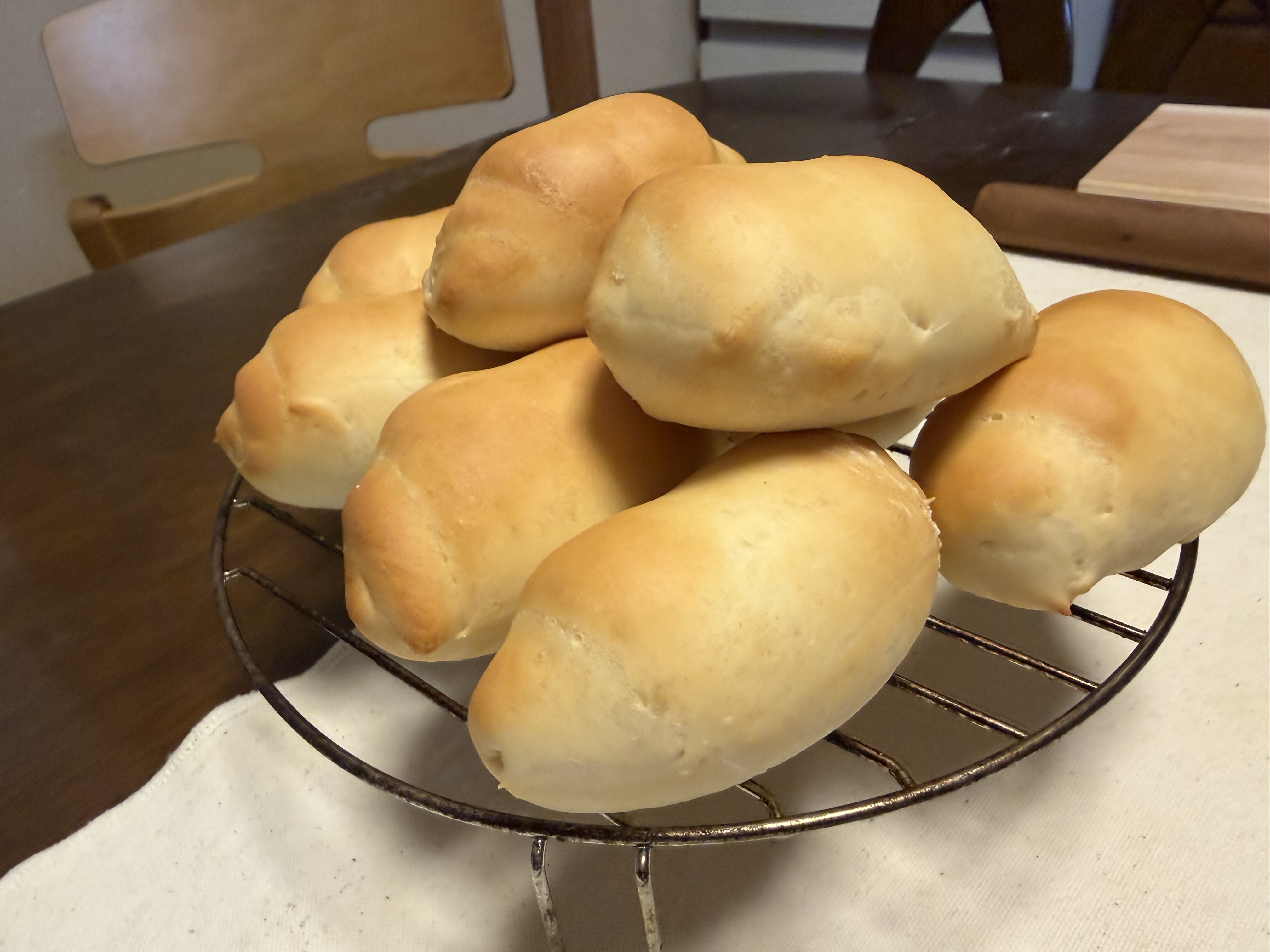 1回目焼成のロールパン