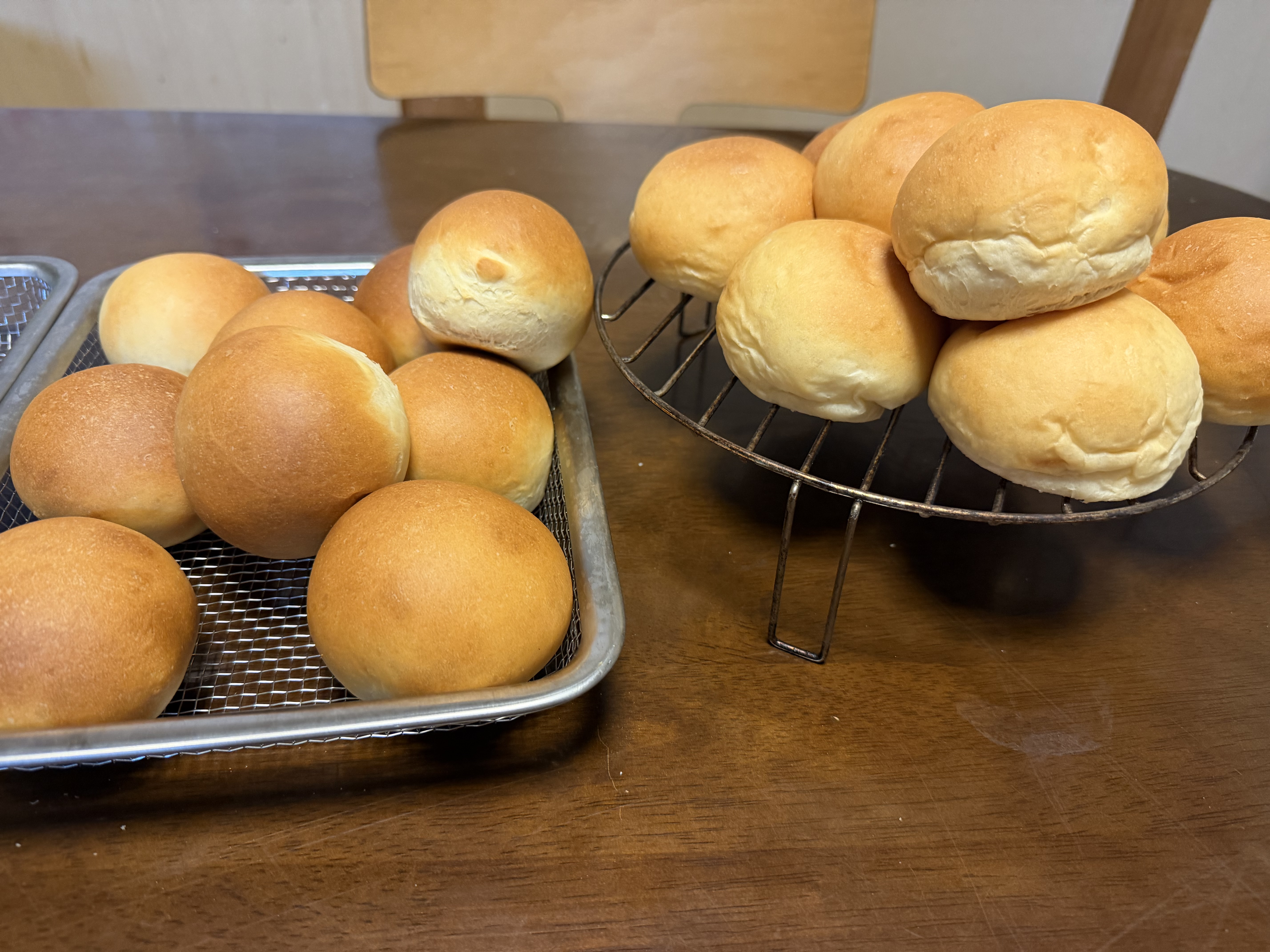 焼き上がりの丸パン 室温発酵vsオーブン発酵