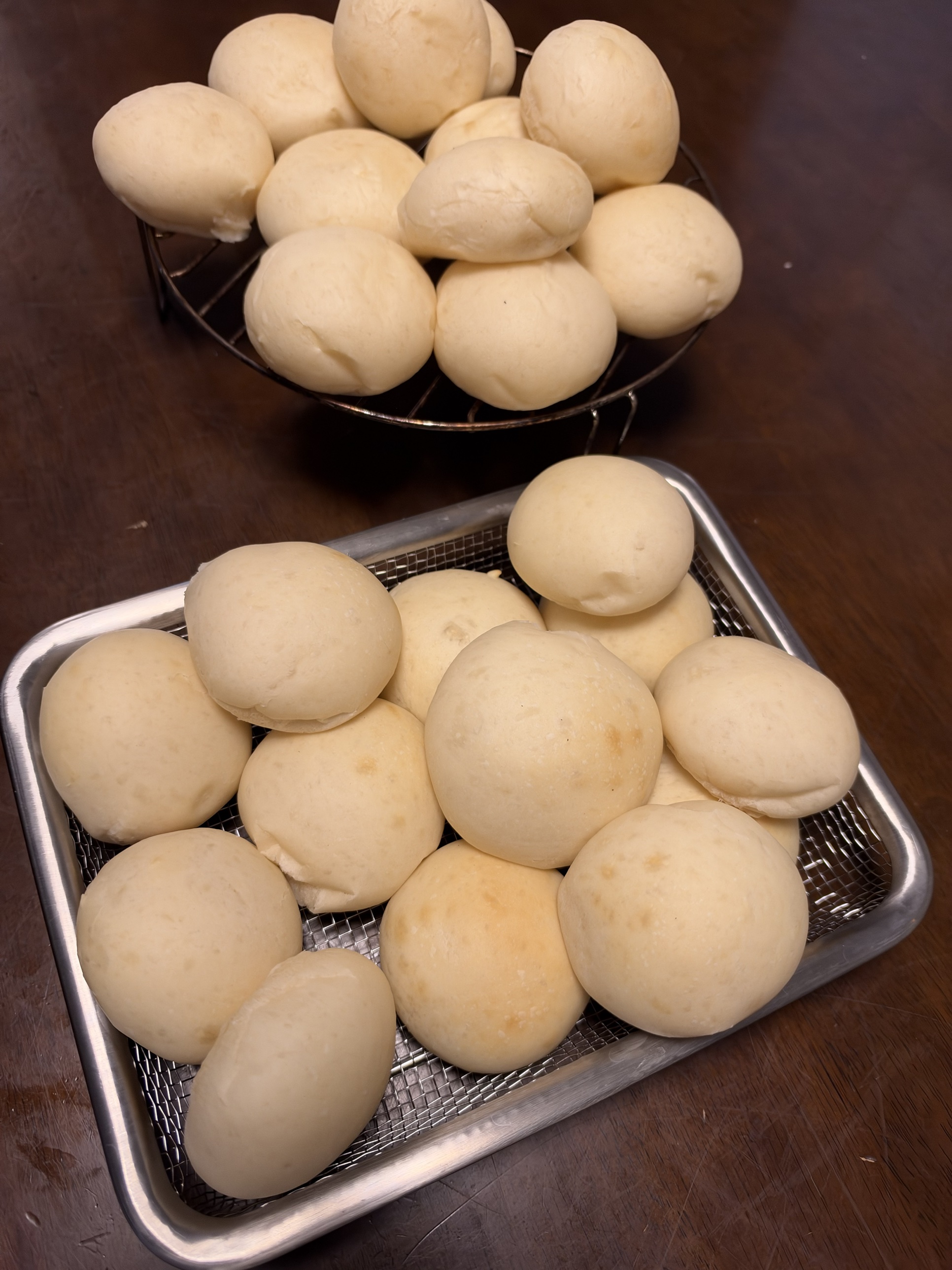 生クリーム入り丸パン、量産成功