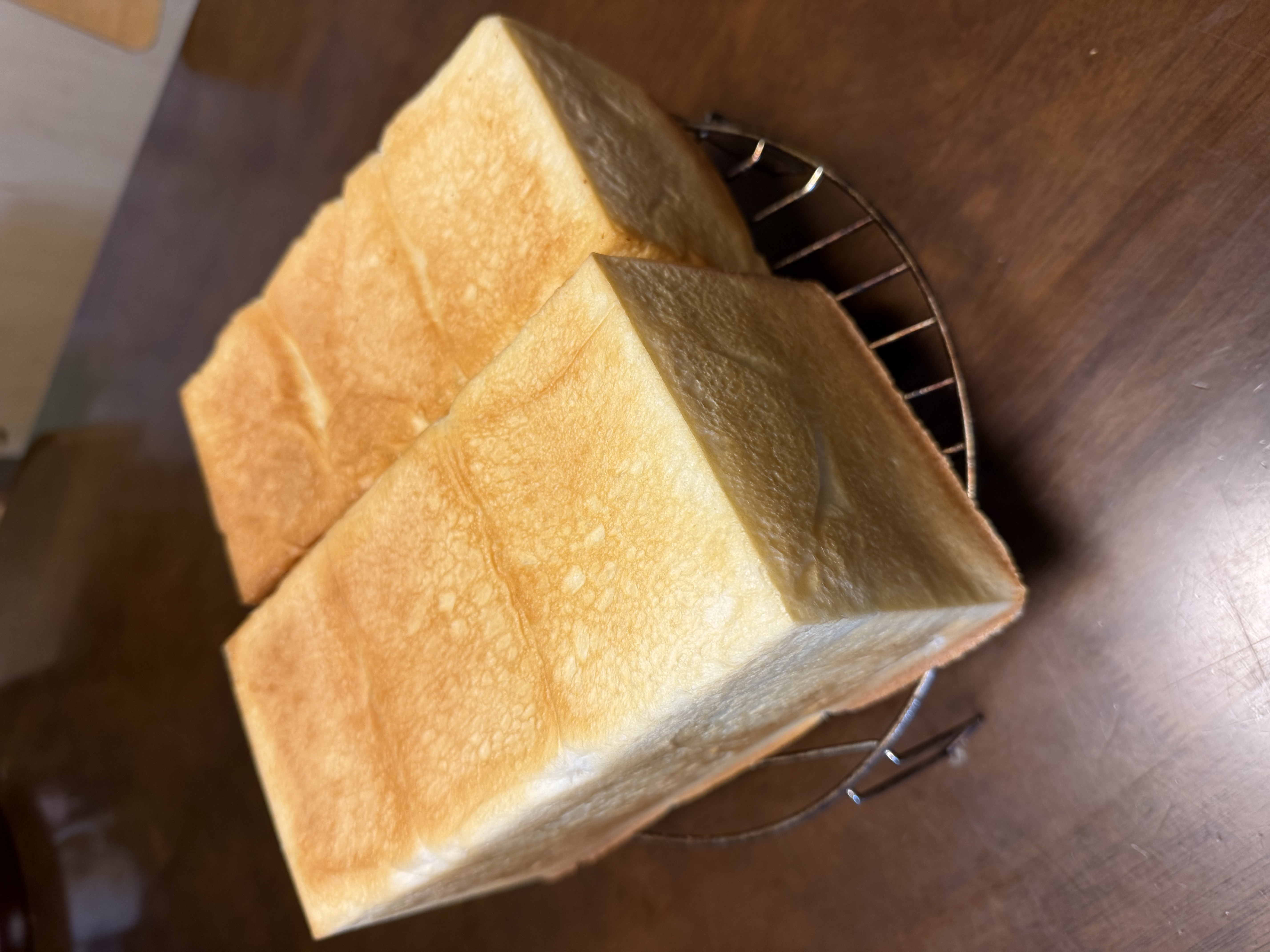 焼き上がりの食パン 2本